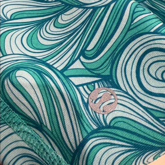 Lululemon athletica Gather V Tank Green Blue Teal Swirl Camisole Yoga Size 10 - Picture 6 of 6